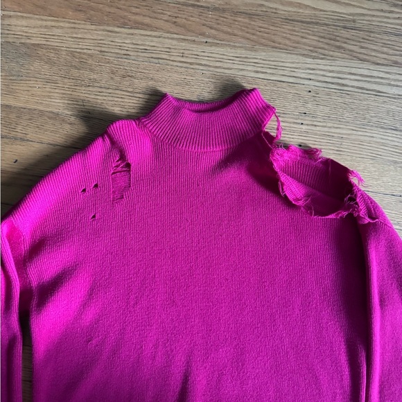Women’s Forever 21 Distressed Fuchsia Turtleneck Sweater Size M Casual,Oversized - Picture 8 of 11
